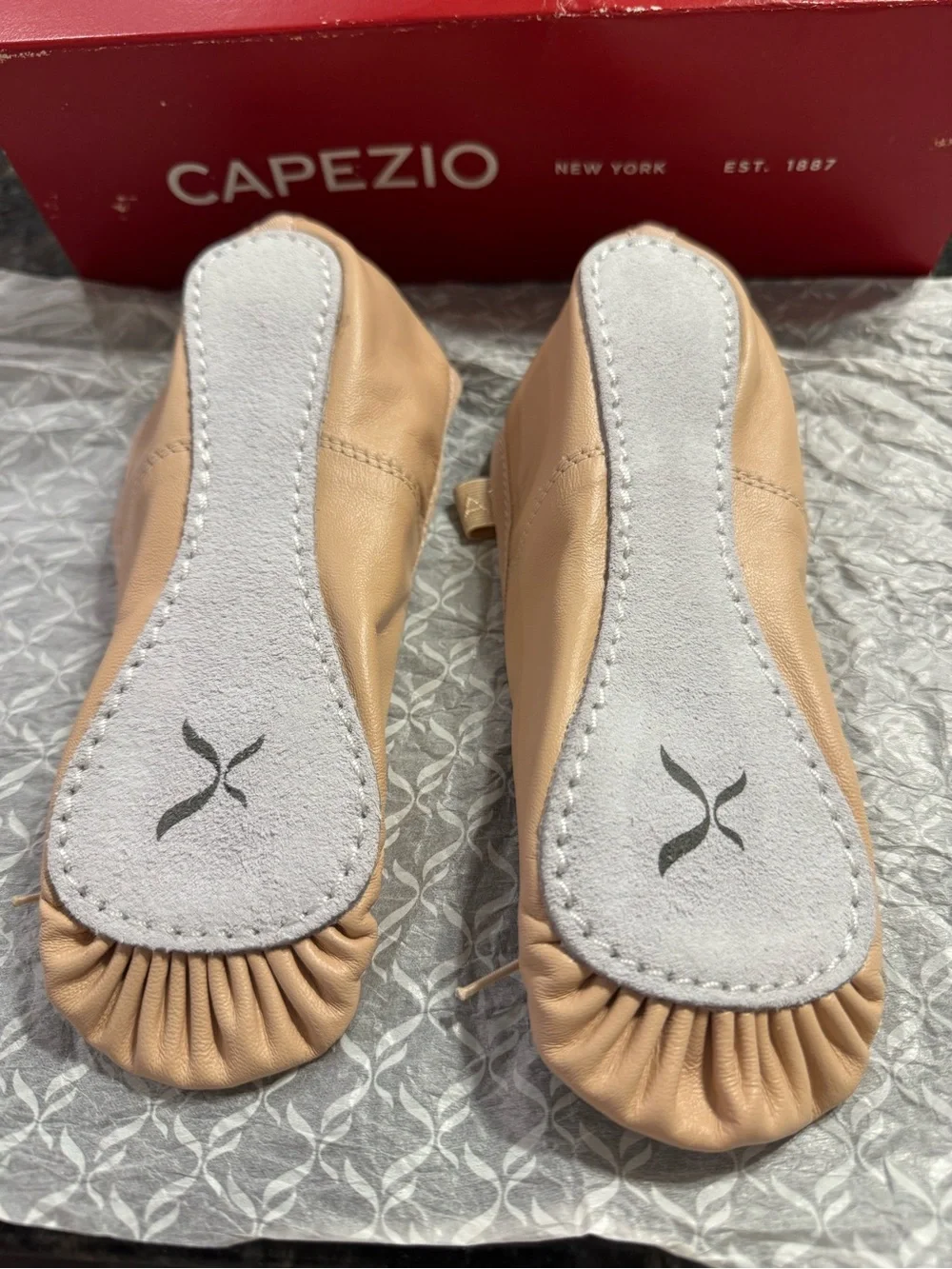 Capezio Leather Full Sole Daisy Ballet Shoe Girls Size 4 M Pink